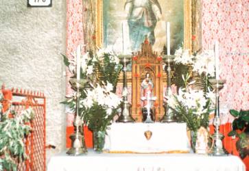 Prprava oltrikov  bdiiek  a as na procesii boli vdy prejavom primnej viery. Snmka: reprofoto z archvu rodiny Bartuovch
