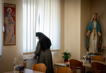Jed�le� nie je priestor len na stravovanie, ale aj na rozhovory a modlitby. Sn�mka: Erika Litv�kov�
