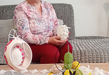 Kraslice sprev�dzaj� Be�tu Le�kov� u� 25 rokov. Ko�ko presne ich vyzdobila, spo��tan� nem�. Sn�mka: Mari�n �pacai