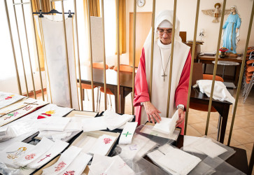 Najob��benej�� vzor je vraj pre �u v�dy ten, ktor� pr�ve vy��va. Nakresl� si ho najprv na papier.Sn�mka: Erika Litv�kov�