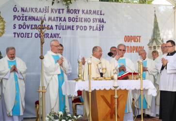 Koick arcibiskup Bernard Bober bol hlavnm celebrantom odpustovej svtej ome v Stropkove. Snmka: Jaroslav Fabian
