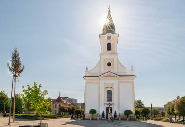 Farsk Kostol Najsvtejej Trojice v Bnovciach nad Bebravou. Snmka: Erika Litvkov