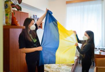 V Bratislave nevedeli zohna ukrajinsk vlajku. Olesia tak ako vytudovan dizajnrka jednu uila. Snmka: Erika Litvkov