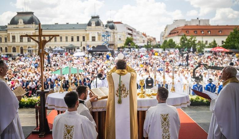 V Nitre oslvili sv. Cyrila a Metoda s biskupom Larrym Jamesom Kulickom