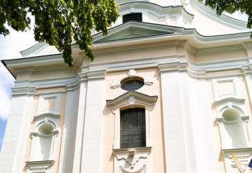Farsk Kostol sv. Klimenta pochdza z polovice 18. storoia. Snmka: Erika Litvkov