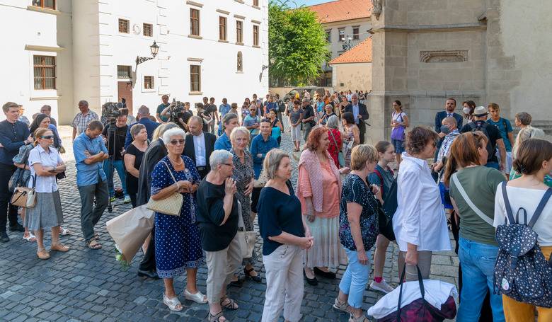 Vitajte doma, eminencia