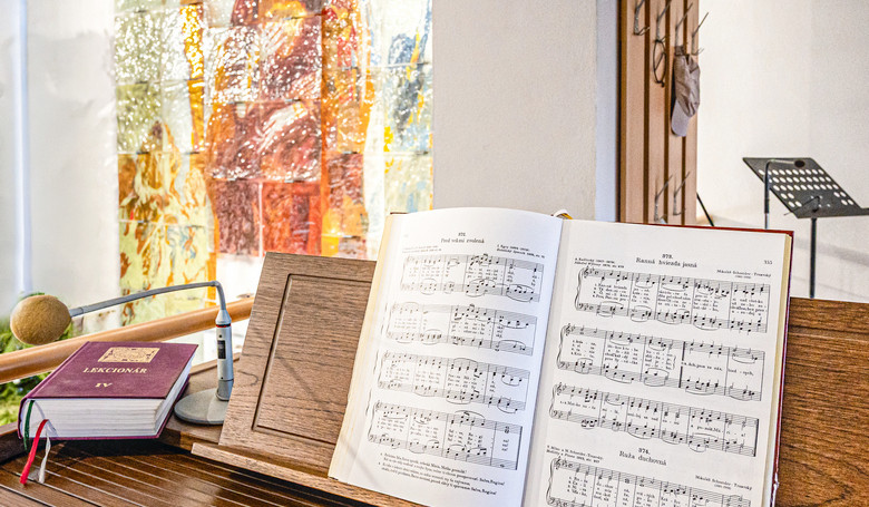 Nejasnosti by mal organista konzultova� s k�azom