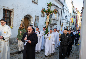 Sprievod prechdzal ulicami mesta po trase historickej korunovanej cesty. Snmka: Erika Litvkov