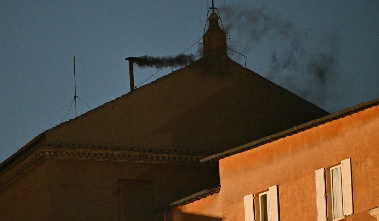 Prv de konklve je za nami. Ppea nezvolili