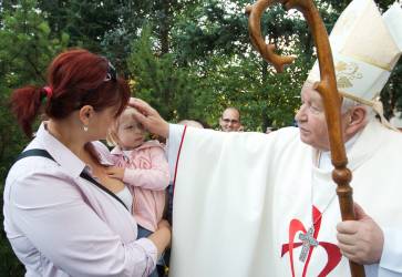 Biskup tefan Seka na celoslovenskom stretnut mldee P15 v Poprade na prelome jla a augusta 2015 Snmka: -TK KBS-/Peter Zimen