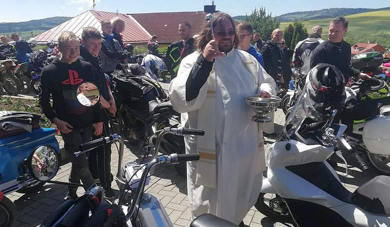 Motorkrsku seznu otvorili poehnanm