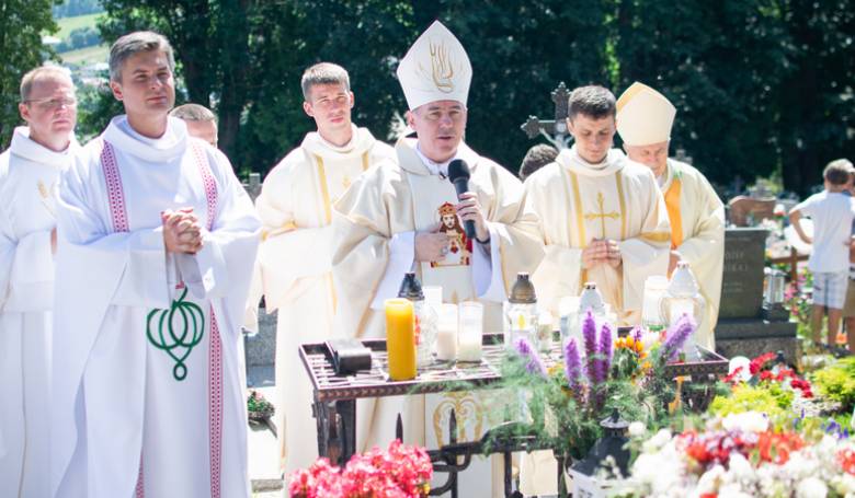 Zkamenn spomnalo na slvneho rodka