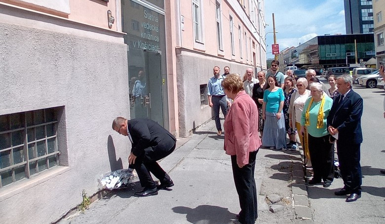 Jn Havlk medzi muenkmi Jchymova