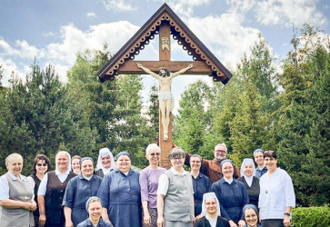 V Dolnom Smokovci sa 25. � 27. j�na uskuto�nil semin�r Boh a ja. Bol ur�en� sestr�m v permanentnej form�cii. Sn�mka: sr. Ren�ta Jamborov�, SSS