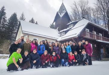 Sasou ivota spoloenstva s aj takzvan Magis chaty, o s vkendov stretnutia lenov Magisu z celho Slovenska na jezuitskej chate v Trlenskej doline pri Ruomberku. Snmka: archv Magisu