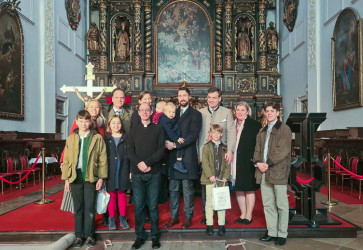 Potomkovia vznamnho achtickho rodu Esterhzyovcov z Galanty si v Katedrle sv. Jna Krstitea v Trnave uctili hroby svojich predkov. Snmka: Jlia Kubicov, Arcibiskupsk rad v Trnave