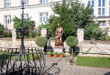 Ob��ben� miesto J�na �tefanca sa nach�dza v z�hrade pri soche sv�t�ho Jozefa. Sn�mka: Erika Litv�kov�