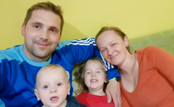 Bat�rie nab�jam v pr�rode, v bl�zkosti kostola