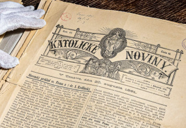 Článok Jozefa Kohútha uverejnený v Katolíckych novinách v roku 1891 o slovenskom preklade Biblie. Snímka: Erika Litváková