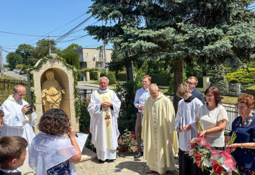15. jna v ruencovej zhrade pri Kostole sv. Joachima a Anny v ariskch Bohdanovciach, fililke farnosti Brestov, poehnali sochu Panny Mrie. Snmka: Ruencov bratstvo v ariskch Bohdanovciach