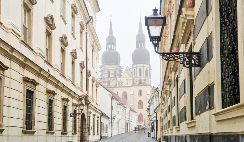 Mal� konkl�ve aj n�vrat kr�a na ve�u