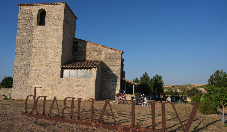 Pre sledovanie zatmenia si prenajali cel� obec�