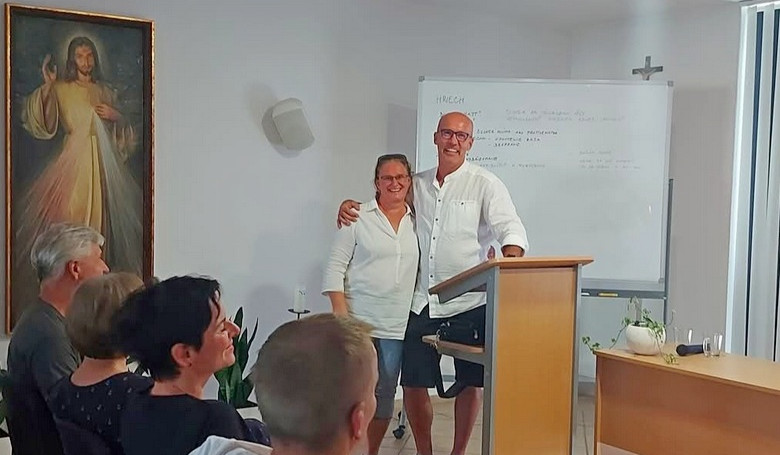 Tvrou v tvr k Bohu aj uom