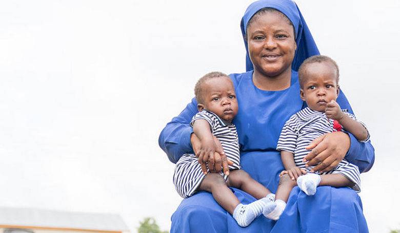 Sestra Stan zachrauje deti v Ghane