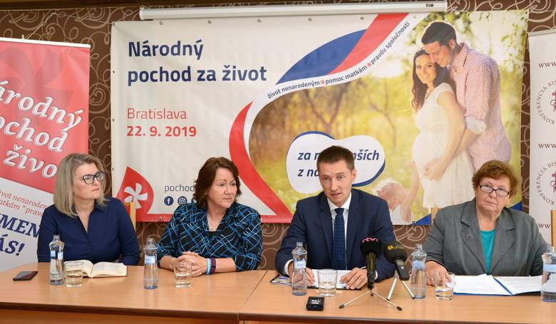 Organiztori vyzvaj: Sprvajte sa na pochode ctivo