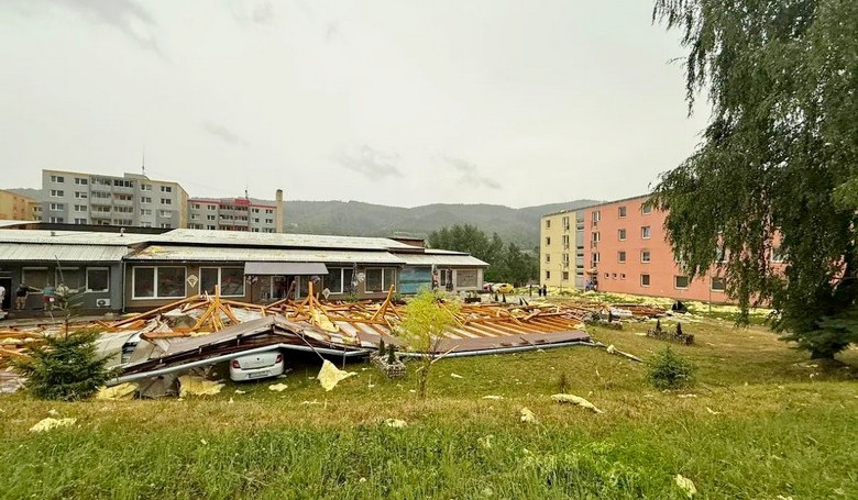 Farnosť sa po veternej smršti spojila Farnosť sa po veternej smršti spojila