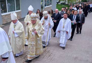 Pohrebn obrady viedol grckokatolcky arcibiskup Jon Maxim s biskupom Frantikom Trstenskm. Snmka: Michal Petrik