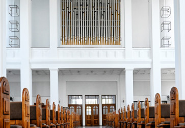 Kostol Panny Mrie Snenej m u rok organ, ktor bol priamo navrhnut a postaven do jeho priestoru. Snmka: Erika Litvkov