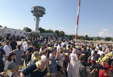 Na prchod ppea Frantika akalo na letisku asi 500 veriacich a novinrov. Snmka: Anna Stankayov