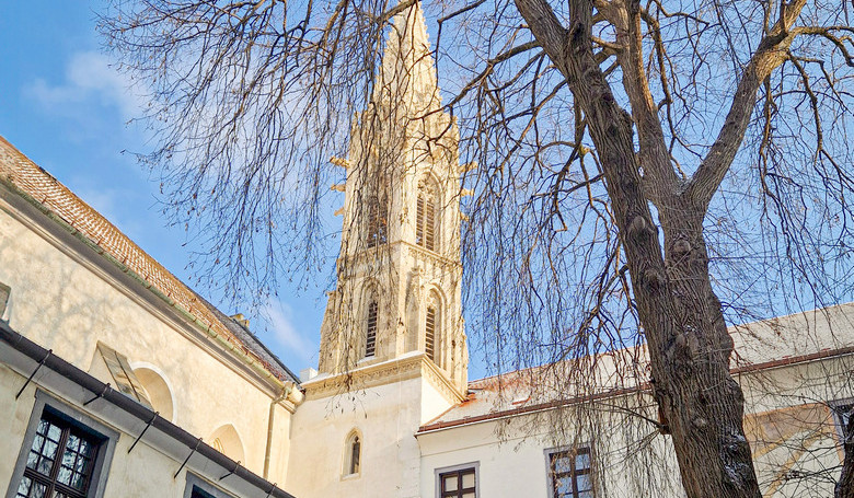 Uprostred davov s radostn�m duchom