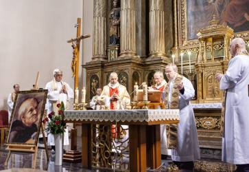 Odovzdvaniu ocenen predchdzala svt oma v jezuitskom kostole, ktorej hlavnm celebrantom bol biskup Rbek. 