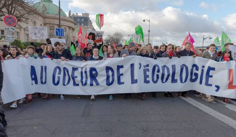 Franczi protestuj proti legislatvnej likvidcii otca