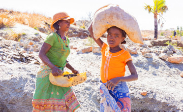Škola ako záchrana pre deti v sľudových baniach Škola ako záchrana pre deti v sľudových baniach