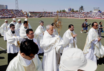 Eucharistick procesia na slvnos Najsvtejieho Kristovho tela a krvi na tadine v perunskom meste Chiclayo 19. jna 2015. Snmka: profimedia.sk
