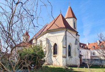 Kostol sv. Heleny je najstar�ia sakr�lna stavba Trnavy. V s��asnosti pre�iel �iasto�nou obnovou. Sn�mka: J�lia Kubicov�, Arcibiskupsk� �rad v Trnave