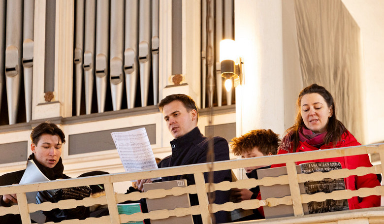 Spievajme, aj ke� organ ml��