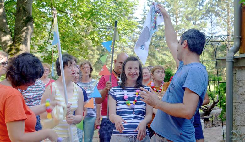 Vzahy s zaloen na vzjomnej lske