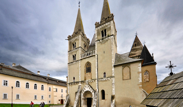 Splnen� t��ba by� bli��ie k veriacim