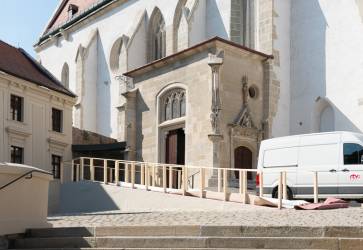 Posledn dleit pravy pred junm vchodom do Katedrly sv. Martina v Bratislave Snmka: Erika Litvkov 