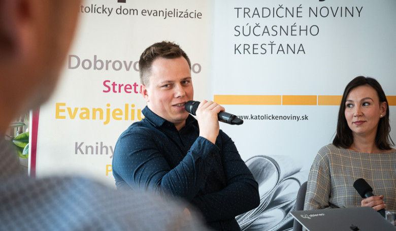 KN hostili diskusiu o umelej inteligencii