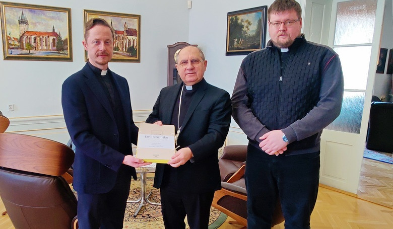 Spis o kňazovi Szmutkovi v rukách arcibiskupa Spis o kňazovi Szmutkovi v rukách arcibiskupa