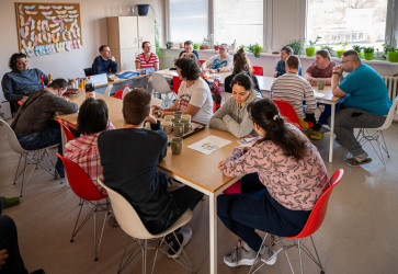 Klienti sa kad rno rozprvaj o svojich zitkoch a o aktulnom dian. Snmka: Erika Litvkov 