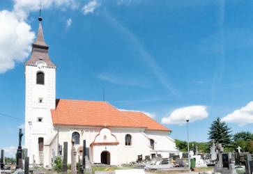Kostol sv. Albety v Strach upta histriou i nevednmi mabami. Snmka: Anna Stankayov