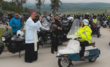 Biskup po�ehnal motork�rov a motocykle