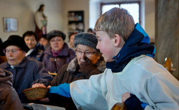 Viac dobrovoľníkov vyzbiera milodary skôr Viac dobrovoľníkov vyzbiera milodary skôr