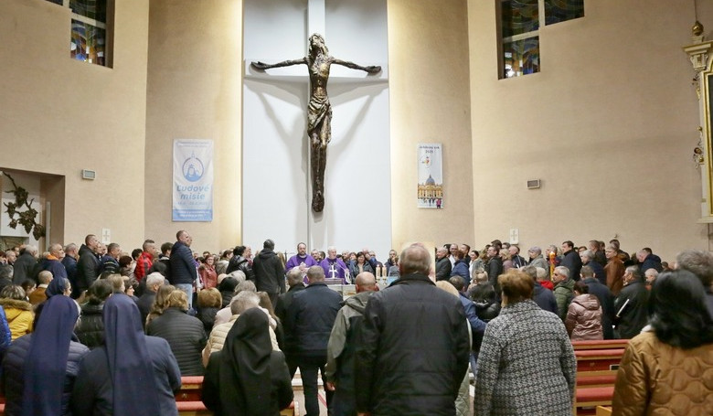 Bol� ich, �e mlad� musia odch�dza�